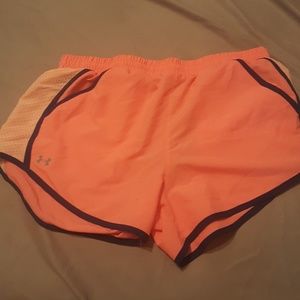 Under armour heat gear womens M shorts
